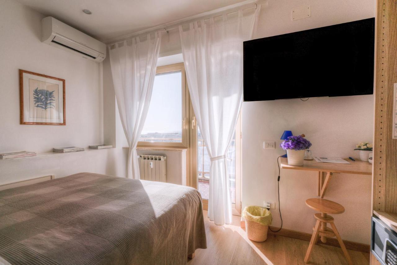 La Casa Sul Mare Bed and Breakfast Civitavecchia Exteriör bild
